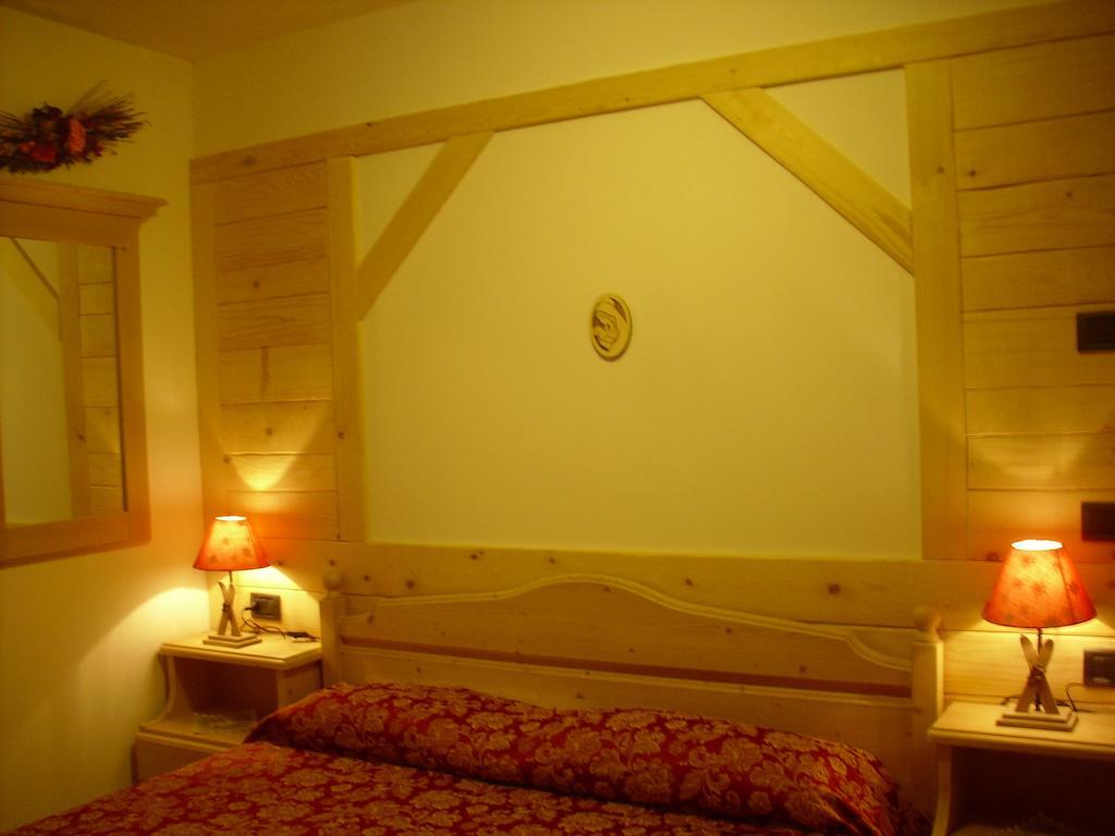 Maso Pin Bed & Breakfast Madonna di Campiglio Ruang foto