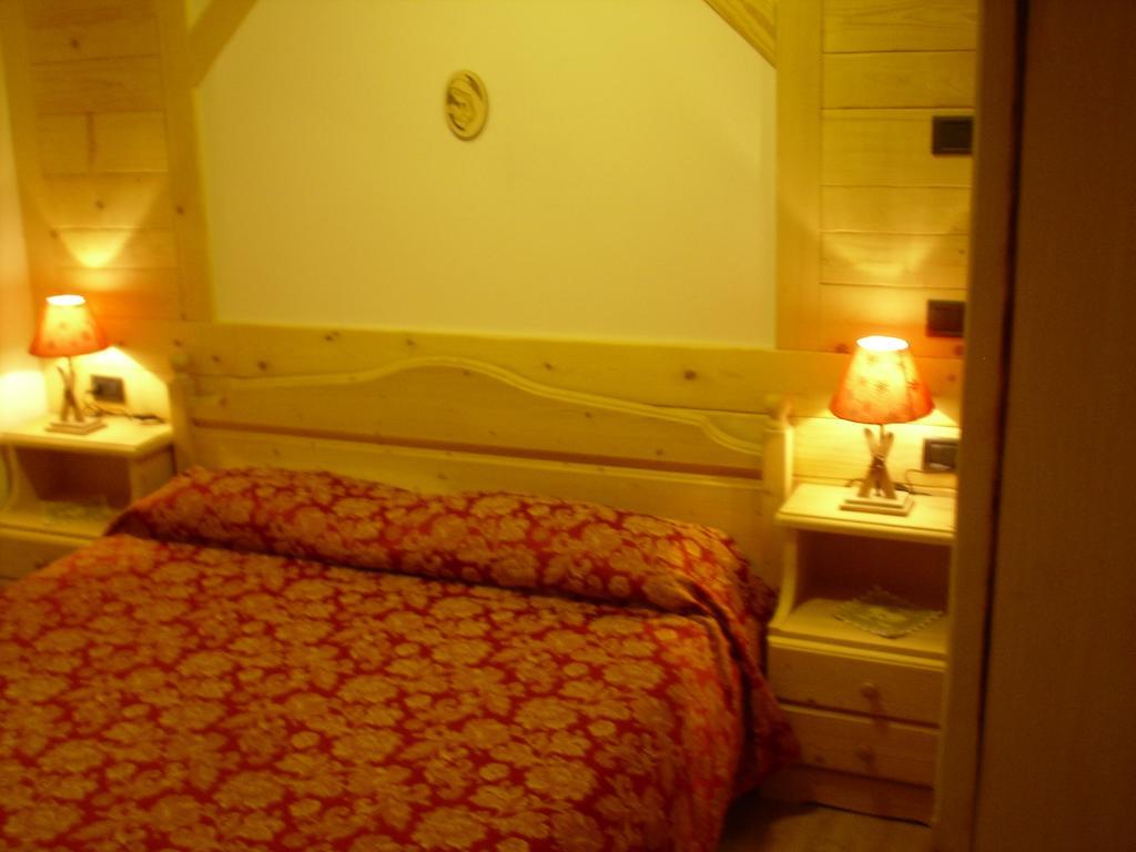 Maso Pin Bed & Breakfast Madonna di Campiglio Ruang foto
