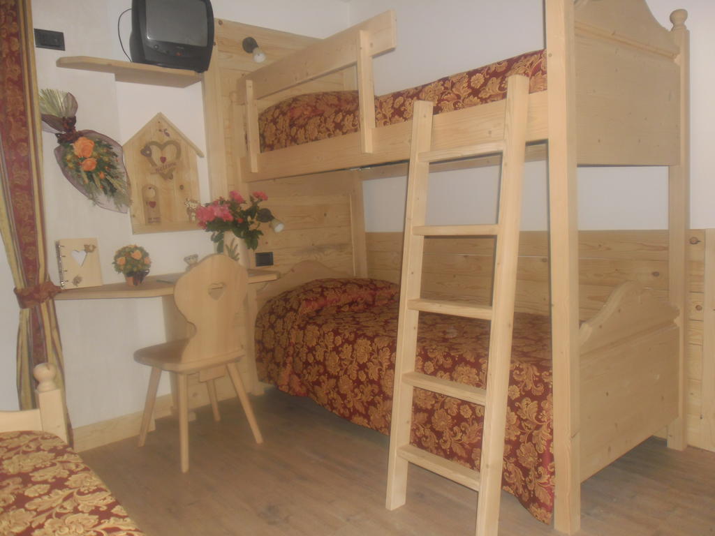 Maso Pin Bed & Breakfast Madonna di Campiglio Ruang foto